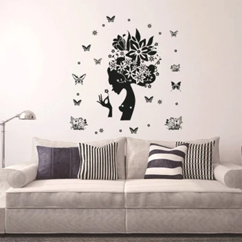 Бабочка и красивая фигурка силуэт гостиной диван фон украшение стены паста